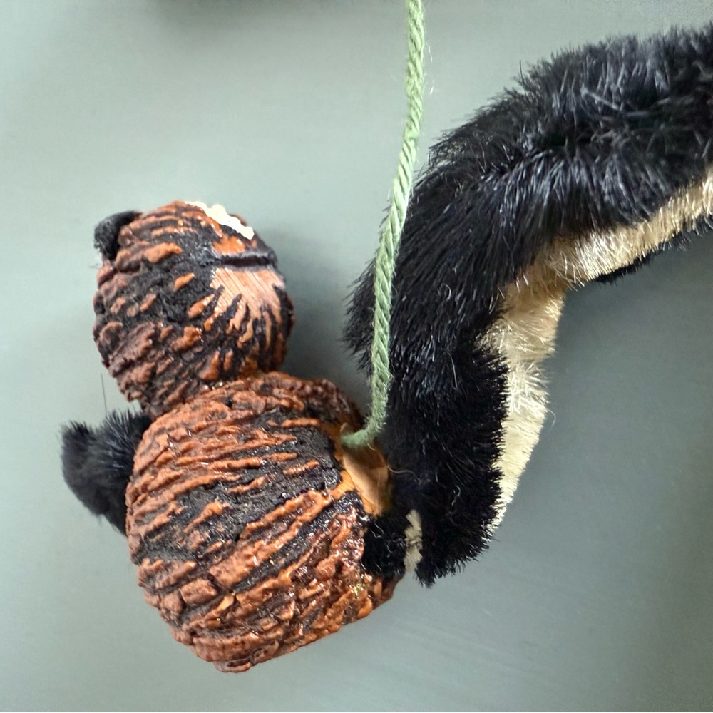 Vintage handmade Skunks - Picture 5 of 6